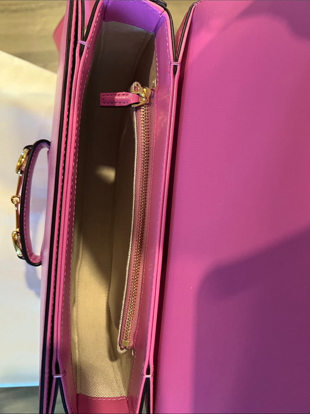Gucci Pink Leather Crossbody with Gold Horsebit - Picture 7 of 7
